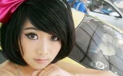 几男含着她两个硕大的乳